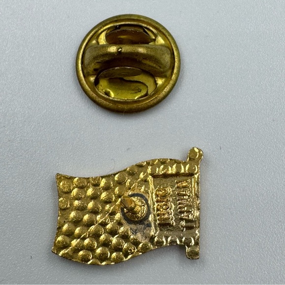 Vintage Gold Tone and Enamel Nova Scotia Flag Pin Marked Taiwan Tack Pin - Picture 3 of 4